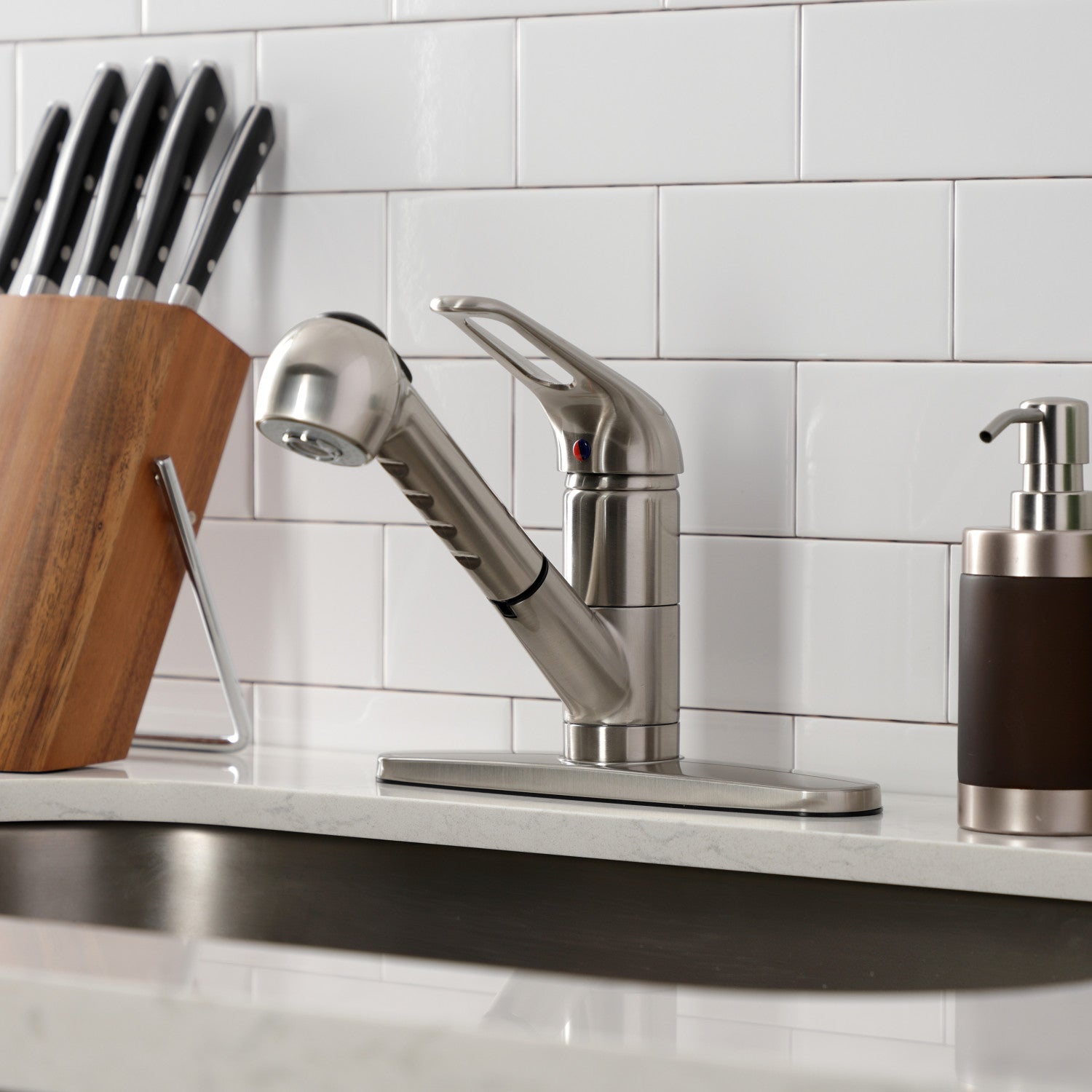 Kingston Tulare KS888SN - Wyndham Single-Handle 1-Hole Deck Mount Pull-Out Sprayer Kitchen Faucet, Brushed Nickel — thumbnail 3